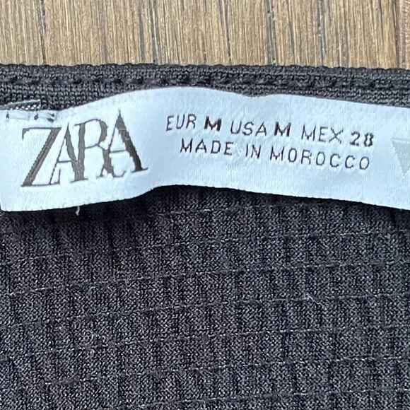 ZARA- Black Textured Smocked V-Neck Crop Top - M - Picture 8 of 8